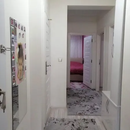 Tuter Holmes Apartament Side
