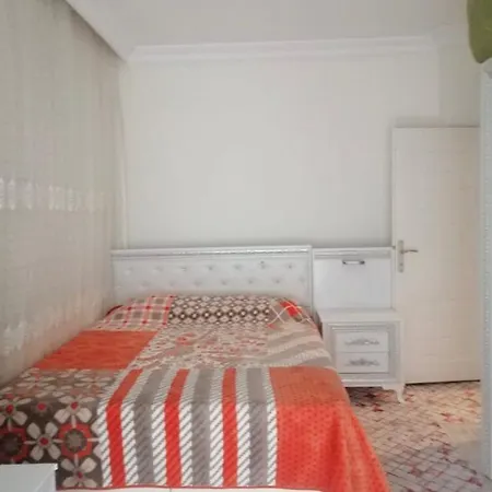 Apartment Tuter Holmes Side